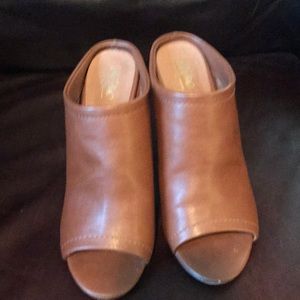 MOSSIMO PEEP TOE COGNAC !!